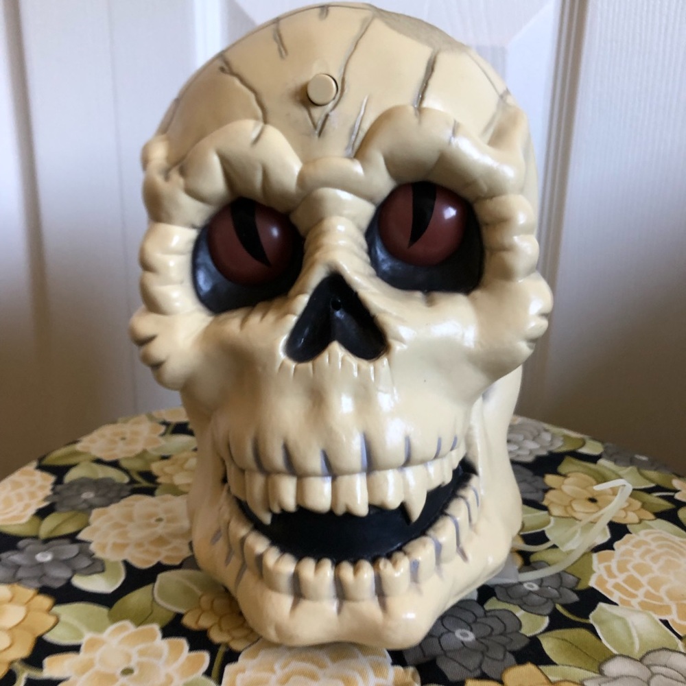 Spooky Skeleton With Lights and Sound